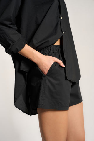 Woman wearing cotton poplin black boxer shorts