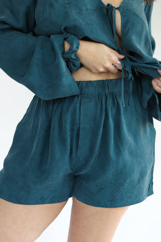 Comfortable lounge shorts iwth elastic waistband in teal