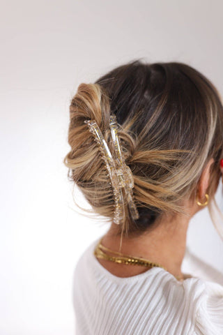 Girl with brown/blonde hair styled with clear claw clip